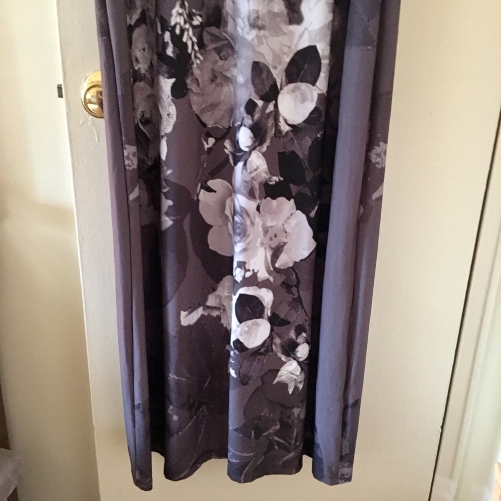 Long maxi type dress - Picture 3 of 4